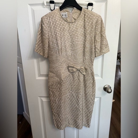 Albert Nipon Dresses & Skirts - Vintage Albert Nipon 100% Silk Polka Dot Dress Bow Waist Neutral Midi 6 8
